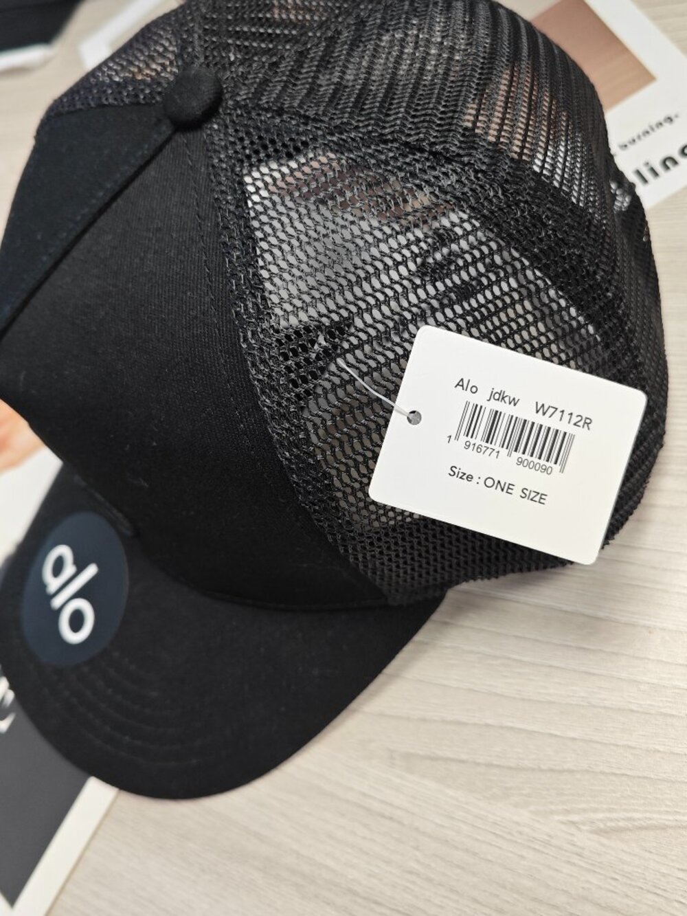 NWT🖤ALO Yoga District Trucker Hat Black Adjustable🧢 Everyday Athleisure Cap - Picture 3 of 5